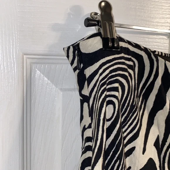 Geo Midi Skirt with Slit - Picture 7 of 7